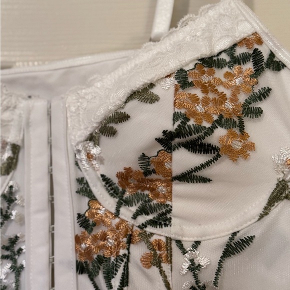Floral Embroidered Corset-style Camisole Size M - Picture 3 of 8